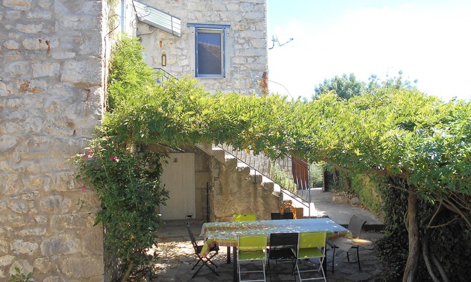 Berrias-et-Casteljau Cabaña | Hermosa casa de piedra con piscina