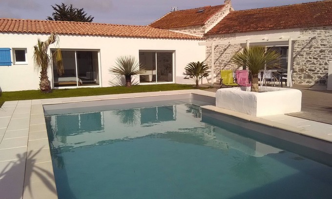 Noirmoutier-en-l'Ile Villa | Hermosa casa con piscina y sala de billar para 12-15 personas.
