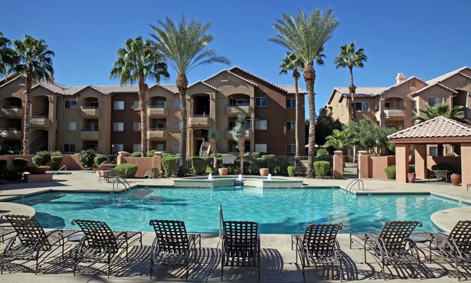 Tucson Condominio | Hermoso, totalmente amueblado, condominio en planta baja