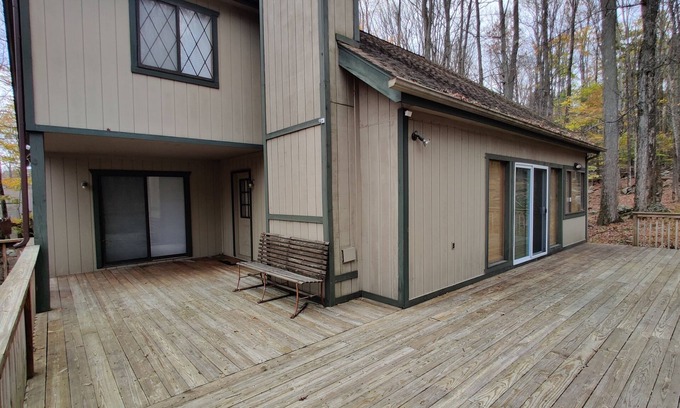 Lake Ariel Casa | Beautiful Fun Getaway House with lots of amenities