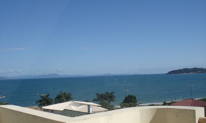 Cachoeira do Bom Jesus Apartamento | Beautiful Furnished Penthouse Beautiful Ocean View-2 Dorm / 1Suite-Garage-50m from the sea