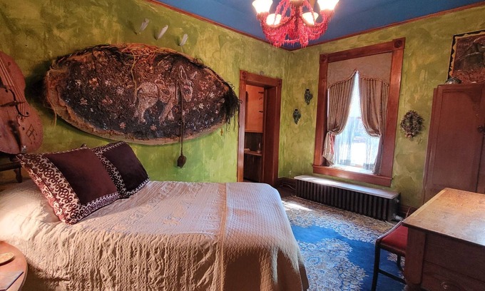 Cerrillos Apartamento | Beautiful furnished Room in Adobe Manor, hot tub, prvt bath, some meals. Views.