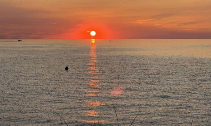 South Haven Casa | Beautiful garden and Lake Michigan Access Retreat with Private Beach/ Kayak ramp