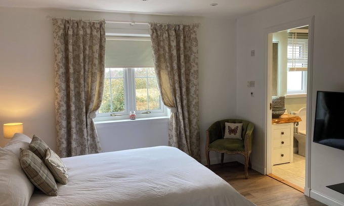 Dornoch Apartamento | Beautiful garden apartment surrounded by woodland and fields.