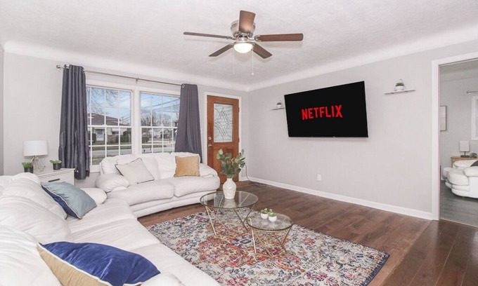 Cleveland Casa | Beautiful Getaway! ★ Quiet Area ★ Fenced Yard ★ Near Airport ★ Must see 👀