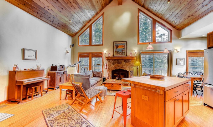 Serene Lakes Casa | Beautiful getaway with two fireplaces, covered deck, washer/dryer