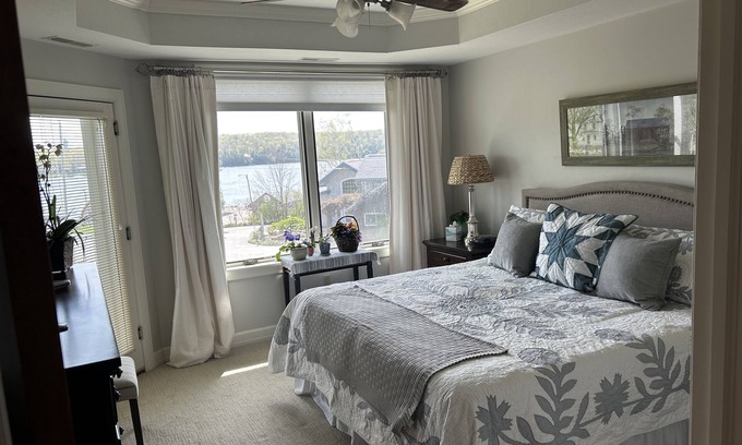 Gills Rock Condominio | Beautiful Gills Rock condo overlooking Lake Michigan.
