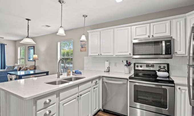 Pawleys Island Condominio | Belleza en la planta baja con vistas al golf y al lago, cerca de la playa PI