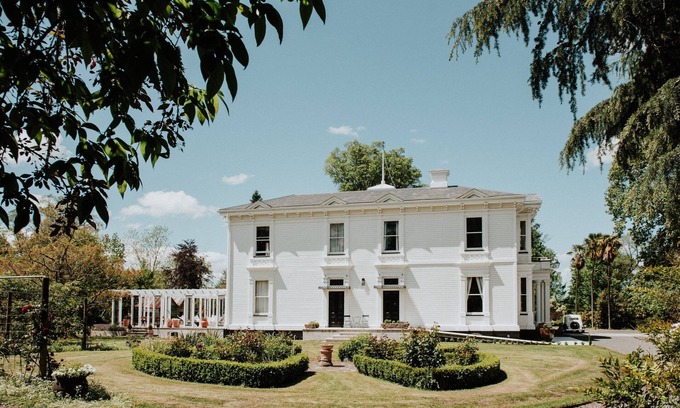 Waipukurau Casa | Beautiful Grade A Heritage 6 bedroom property by MajorDomo