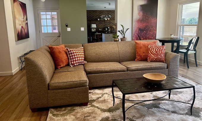 Perry Casa | Beautiful Green House with a huge Backyard! Just 1 mile from Downtown Perry