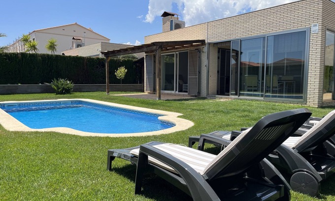 Miami Platja Villa | Preciosa villa en planta baja con piscina privada a 350m de la playa