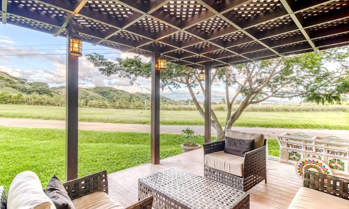 Santa Eulalia Casa | Hermosa casa a nivel del suelo con terraza amueblada, jardines y piscina compartida.