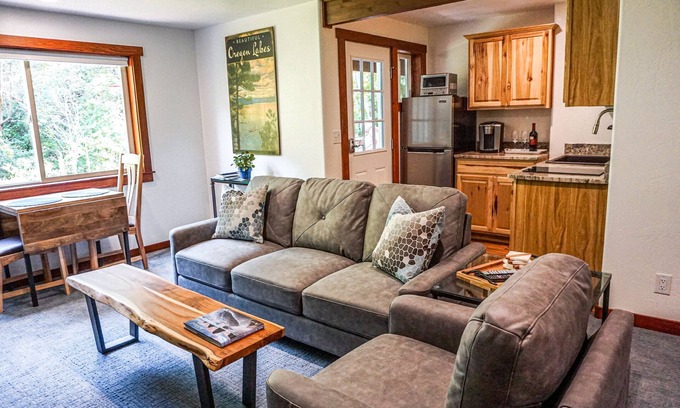 Ashland Apartamento | Beautiful Guest Suite with Private Deck Overlooking Forest and Waterfall