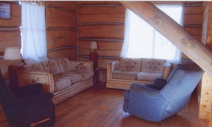 Silver Star Cabina | Beautiful Hand Built Log Cabin with Private Fishing