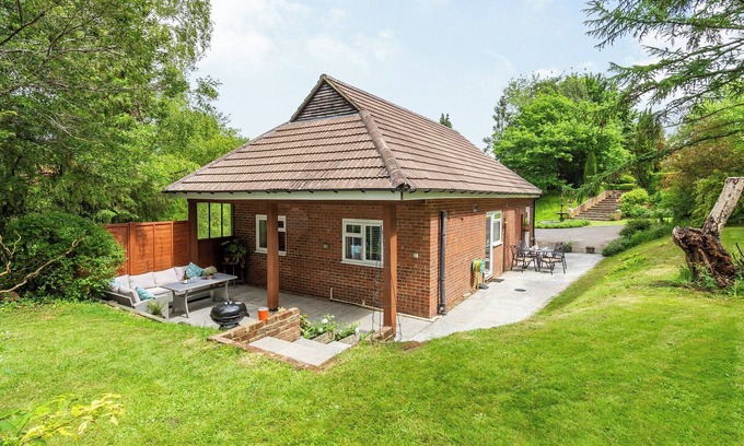 Boughton Monchelsea Cabaña | Beautiful high end bungalow within owners’ grounds with fantastic garden views.