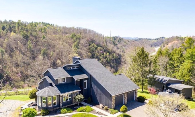 Weaverville Casa | Beautiful hilltop retreat, secluded yet convenient to Asheville, Weaverville.