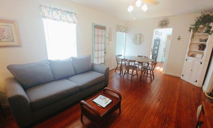 Mount Dora Cabaña | Beautiful Historic Cottage, The Garden