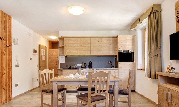 Almazzago Apartamento | Precioso apartamento vacacional "Appartamento Enrico" con vistas a la montaña, jardín compartido