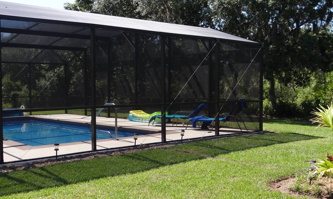 Lake Wales Villa | Hermosa casa de vacaciones nueva con piscina privada en el jardín para 6 personas.
