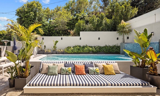 Hollywood Hills Villa | Beautiful Hollywood Hills Villa - Heated Pool, BBQ, Hollywood Sign Views