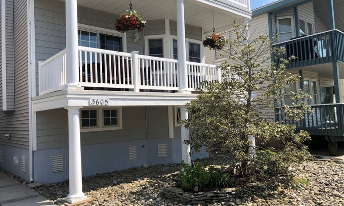 South End Casa | Beautiful Home 1 Block From Beach, Tennis and Playground!