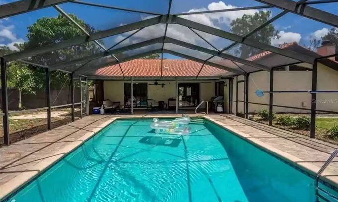 Wesley Chapel Casa | Beautiful Home Away from Home for your Vacation with Private Pool and Hot Tub