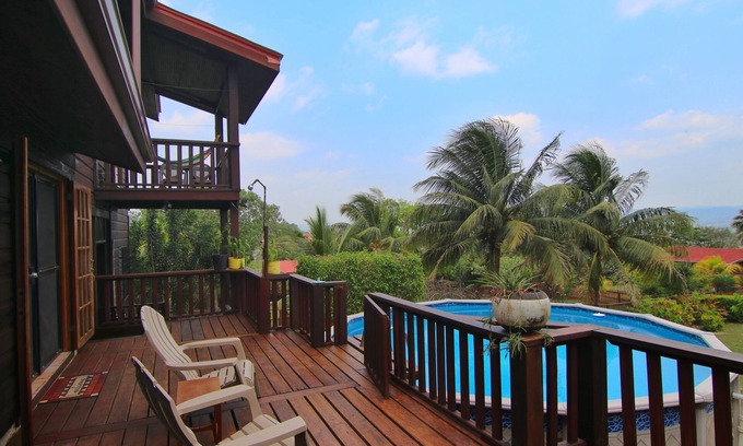 San Ignacio Casa | Hermosa casa con vistas a la montaña y piscina