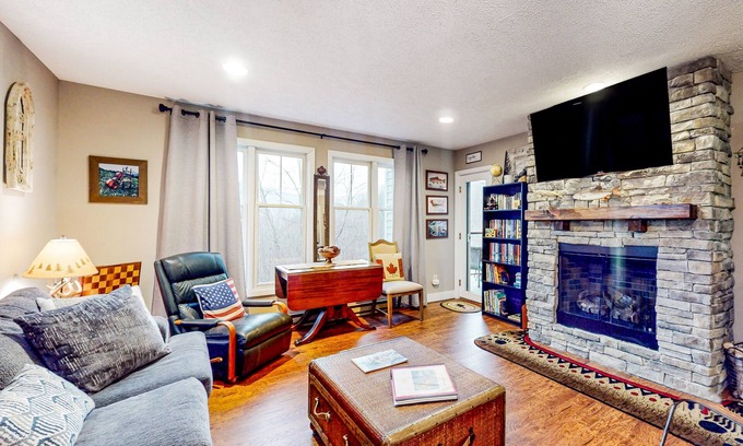 Seven Devils Condominio | Beautiful home close to outdoor activities with WiFi, private washer/dryer, deck