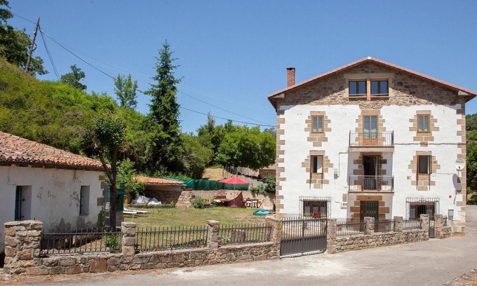 Navamuel Casa | Beautiful home in Bárcena de Ebro