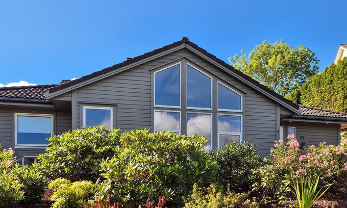 Loddefjord Casa | Beautiful home in Bjørøyhamn with house sea view