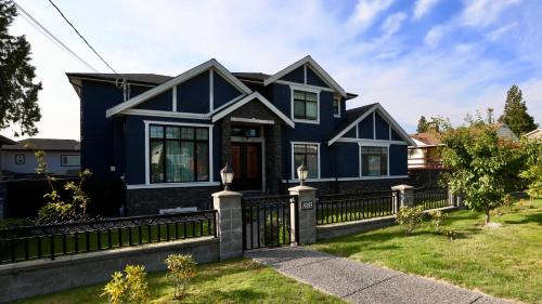 Burnaby Casa | Beautiful Home in Burnaby. (Lyn's Residence)
