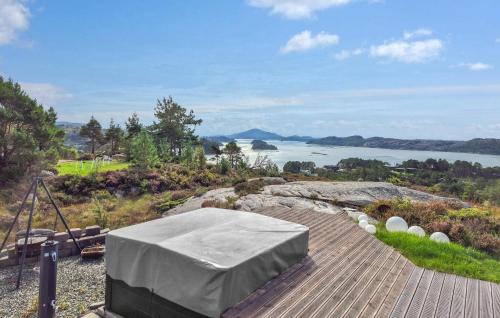 Fitjar Casa | Beautiful Home In Fitjar With House Sea View
