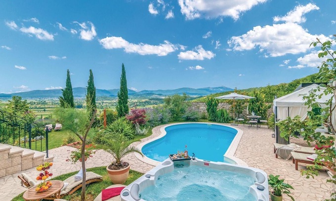 Sinj Casa | Preciosa casa en Gala Otok con sauna
