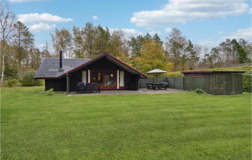 Helberskov Strand Casa | Beautiful Home In Hadsund With Kitchen
