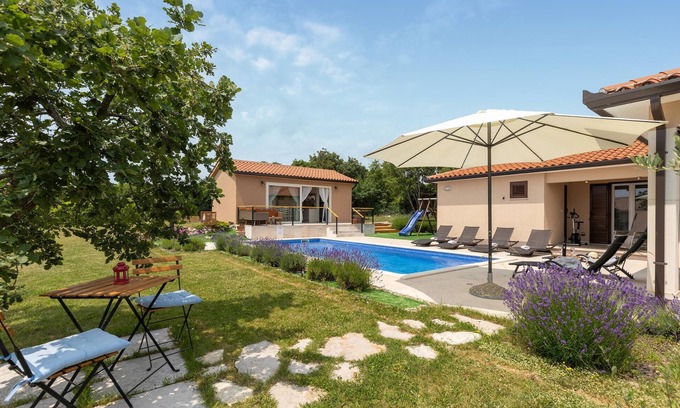Rasa Casa | Hermosa casa en Kunj con WiFi
