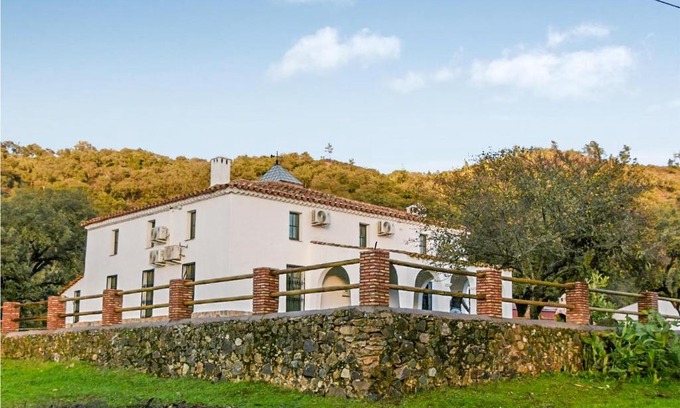 La Nava Casa | Beautiful Home In La Nava With Kitchen