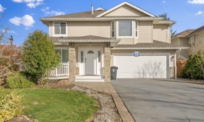 Langley Casa | Beautiful Home in Langley with Huge Patio