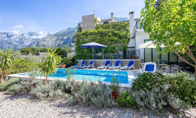 Istok Casa | Hermosa casa en Makarska con cocina.