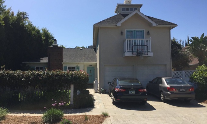 Pacific Palisades Casa | Beautiful home in Pacific Palisades near the beach
