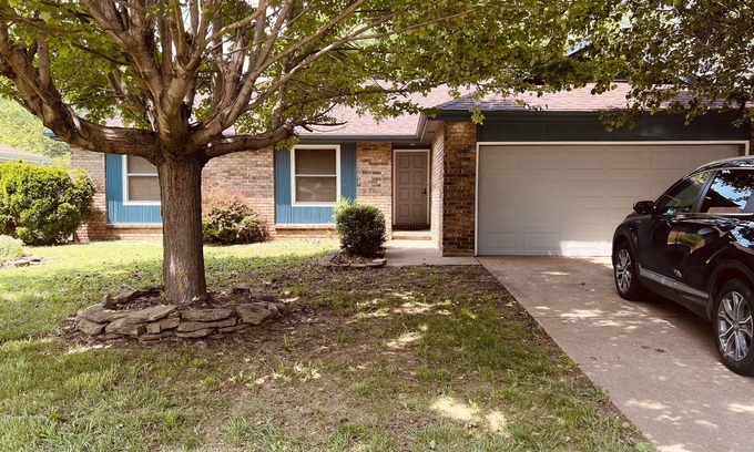 Springfield Casa | Beautiful Home in PERFECT Location! So Cozy!!