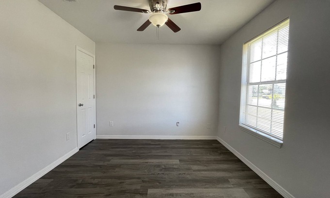 Myrtle Grove Casa | Beautiful home in Pensacola suburbs w/pool! 15-20 min from the Beach & Downtown!