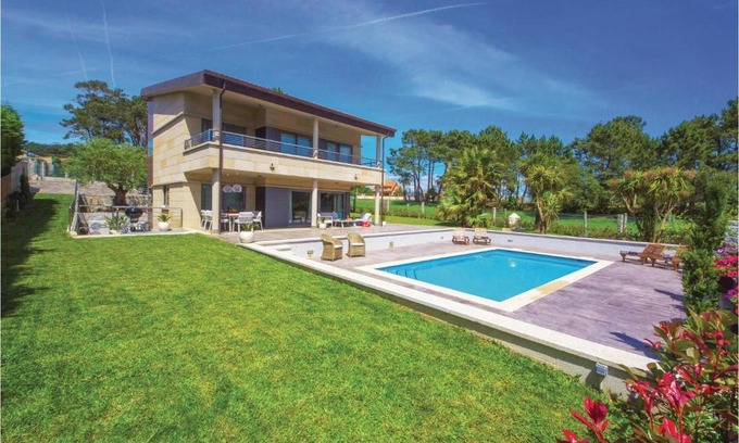 Montalvo Casa | Beautiful Home In Pontevedra With 4 Bedrooms, Private Swimming Pool And Swimming Pool
