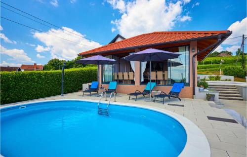 Popovaca Casa | Beautiful Home In Popovaca With Kitchen