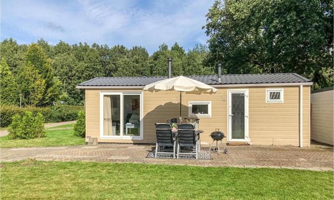 Rheezerveen Casa | Beautiful home in Rheezerveen with 2 Bedrooms, WiFi and Indoor swimming pool