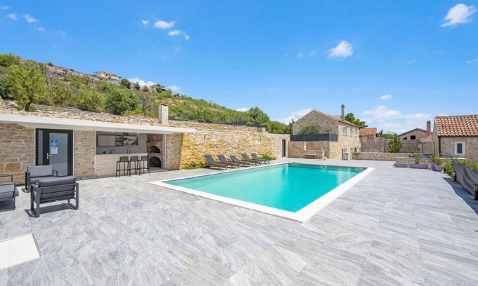 Bribir Casa | Hermosa casa en Skradin con cocina.