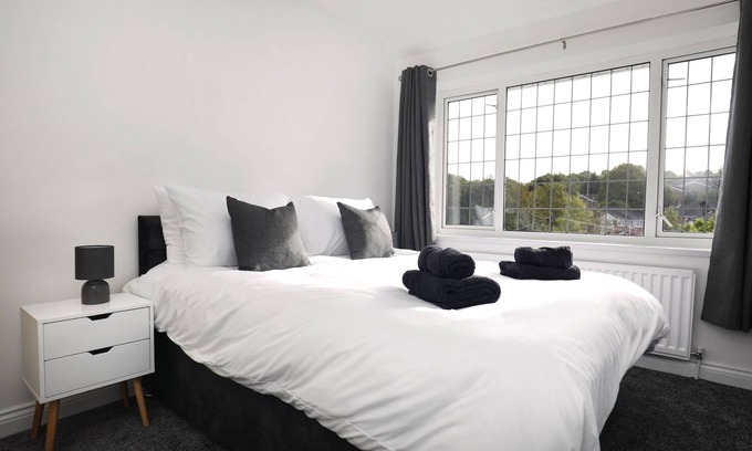 Cradley Casa | Beautiful home in the West Midlands near Birmingham sleeps up to 6 people