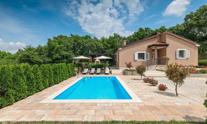 Tinjan Casa | Hermosa casa en Tinjan