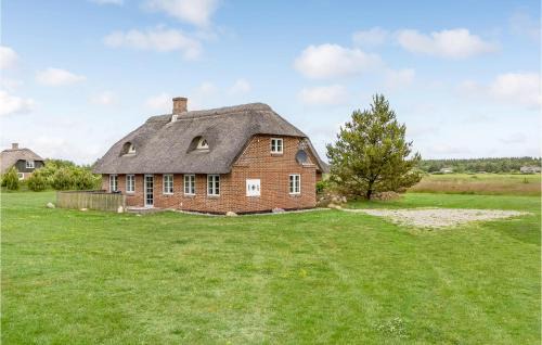 Øhuse Casa | Beautiful Home In Ulfborg With Kitchen