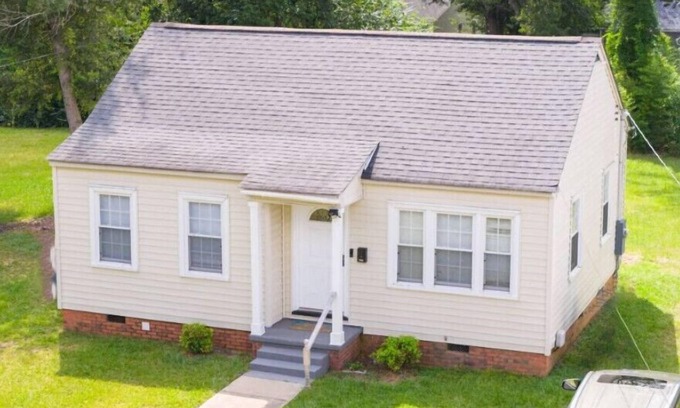 Terry Sanford Casa | Beautiful home in a peaceful neighborhood centrally located in Fayetteville.