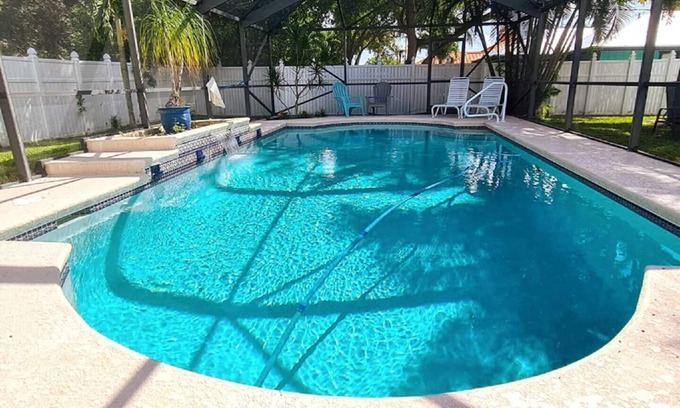 Port Saint Lucie Casa | Beautiful Home in East Port St Lucie. Heated and Screened Saltwater Pool